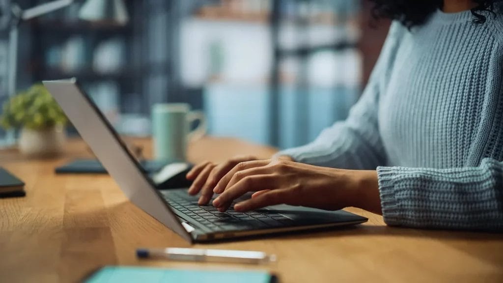 Person on a computer managing their insurance policy.