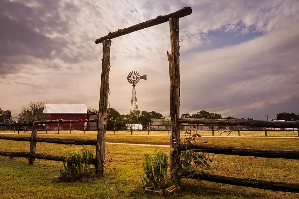 Image of a Texas ranch fence entrance